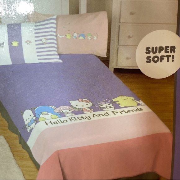 Hello Kitty and Friends Throw Plush Blanket bedspread brand new! - Picture 7 of 7